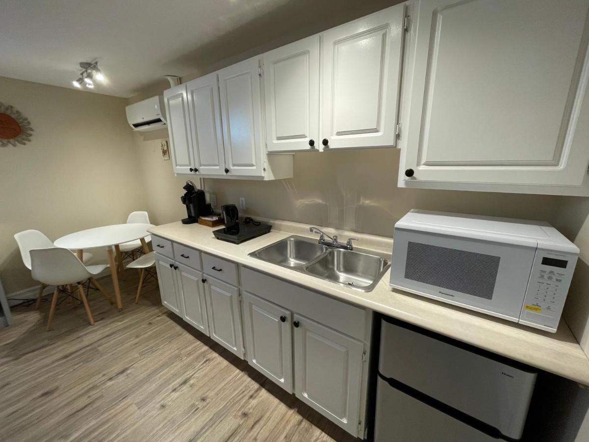 The Harbour House Bed & Breakfast ชาร์ลอตต์ทาวน์ ภายนอก รูปภาพ
