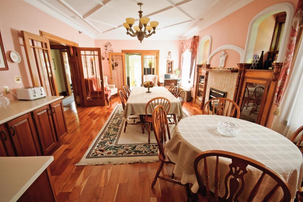 The Harbour House Bed & Breakfast ชาร์ลอตต์ทาวน์ ภายนอก รูปภาพ