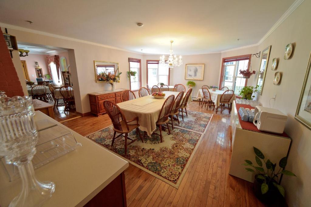The Harbour House Bed & Breakfast ชาร์ลอตต์ทาวน์ ภายนอก รูปภาพ