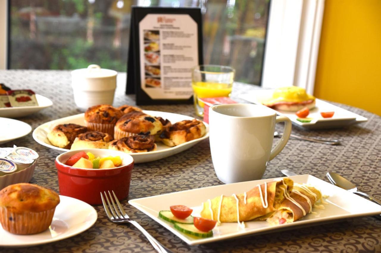 The Harbour House Bed & Breakfast ชาร์ลอตต์ทาวน์ ภายนอก รูปภาพ