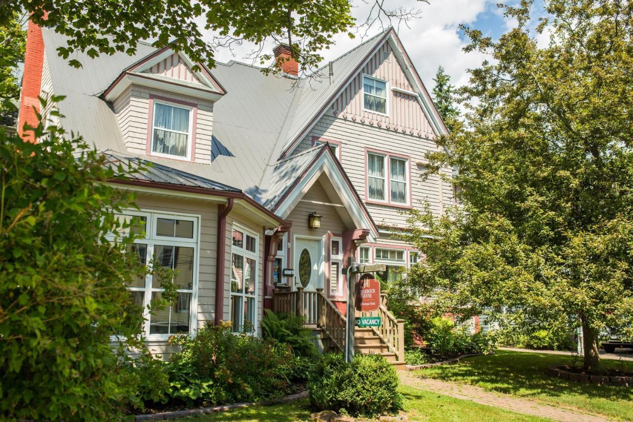 The Harbour House Bed & Breakfast ชาร์ลอตต์ทาวน์ ภายนอก รูปภาพ