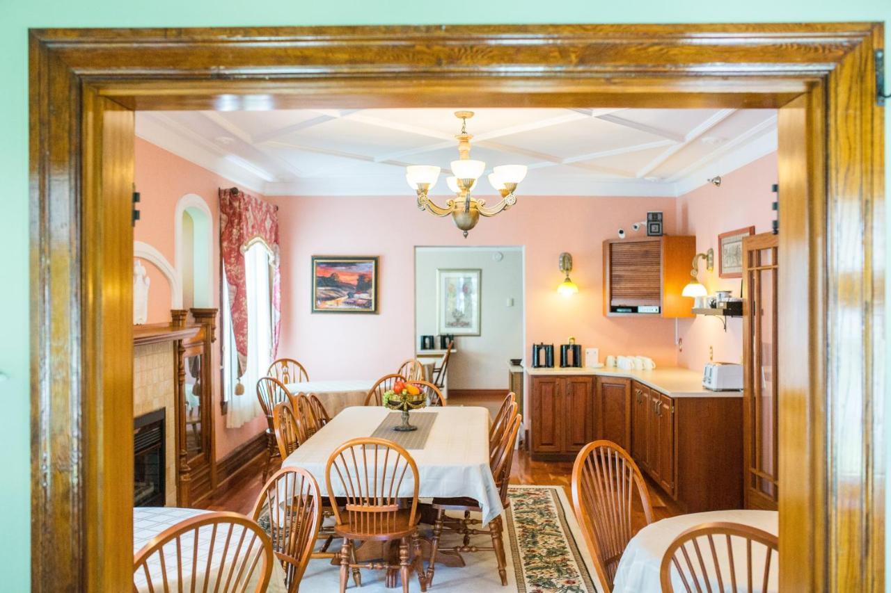 The Harbour House Bed & Breakfast ชาร์ลอตต์ทาวน์ ภายนอก รูปภาพ