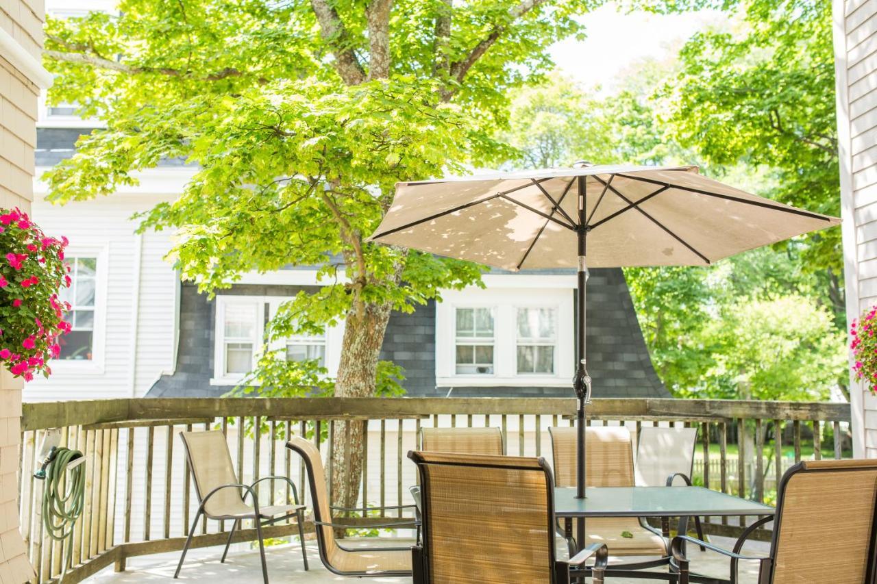 The Harbour House Bed & Breakfast ชาร์ลอตต์ทาวน์ ภายนอก รูปภาพ
