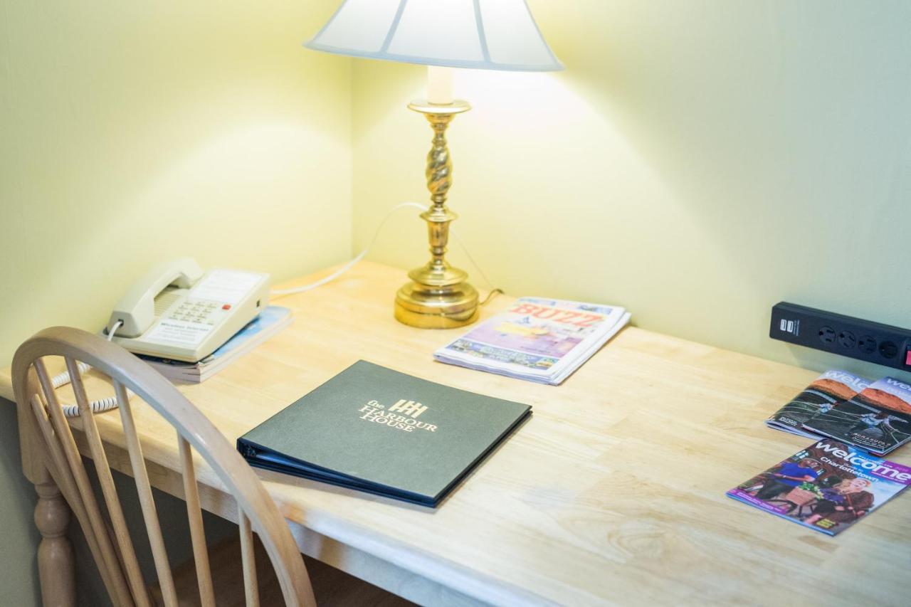 The Harbour House Bed & Breakfast ชาร์ลอตต์ทาวน์ ภายนอก รูปภาพ