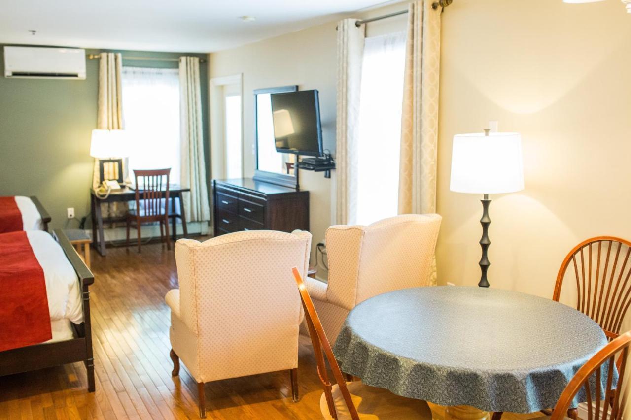 The Harbour House Bed & Breakfast ชาร์ลอตต์ทาวน์ ภายนอก รูปภาพ