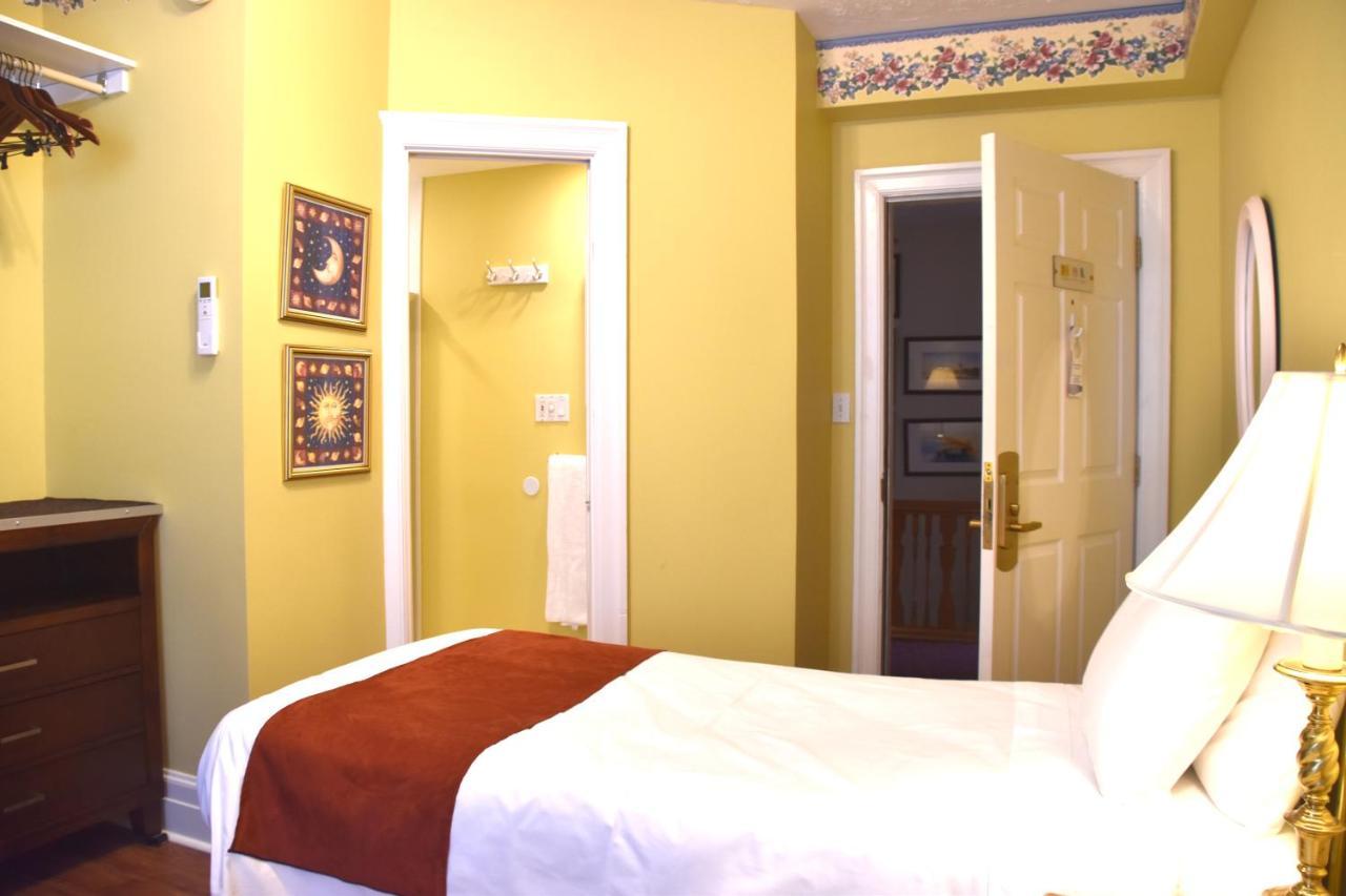 The Harbour House Bed & Breakfast ชาร์ลอตต์ทาวน์ ภายนอก รูปภาพ
